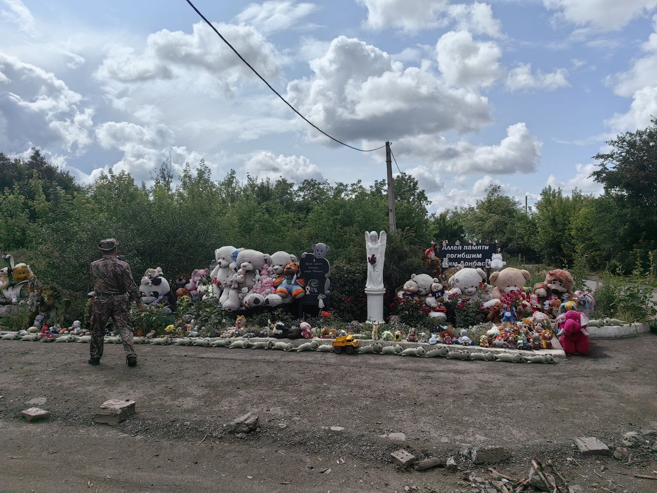 Фонд «Симфония Победы» почтил память погибших детей на «Аллее Ангелов»